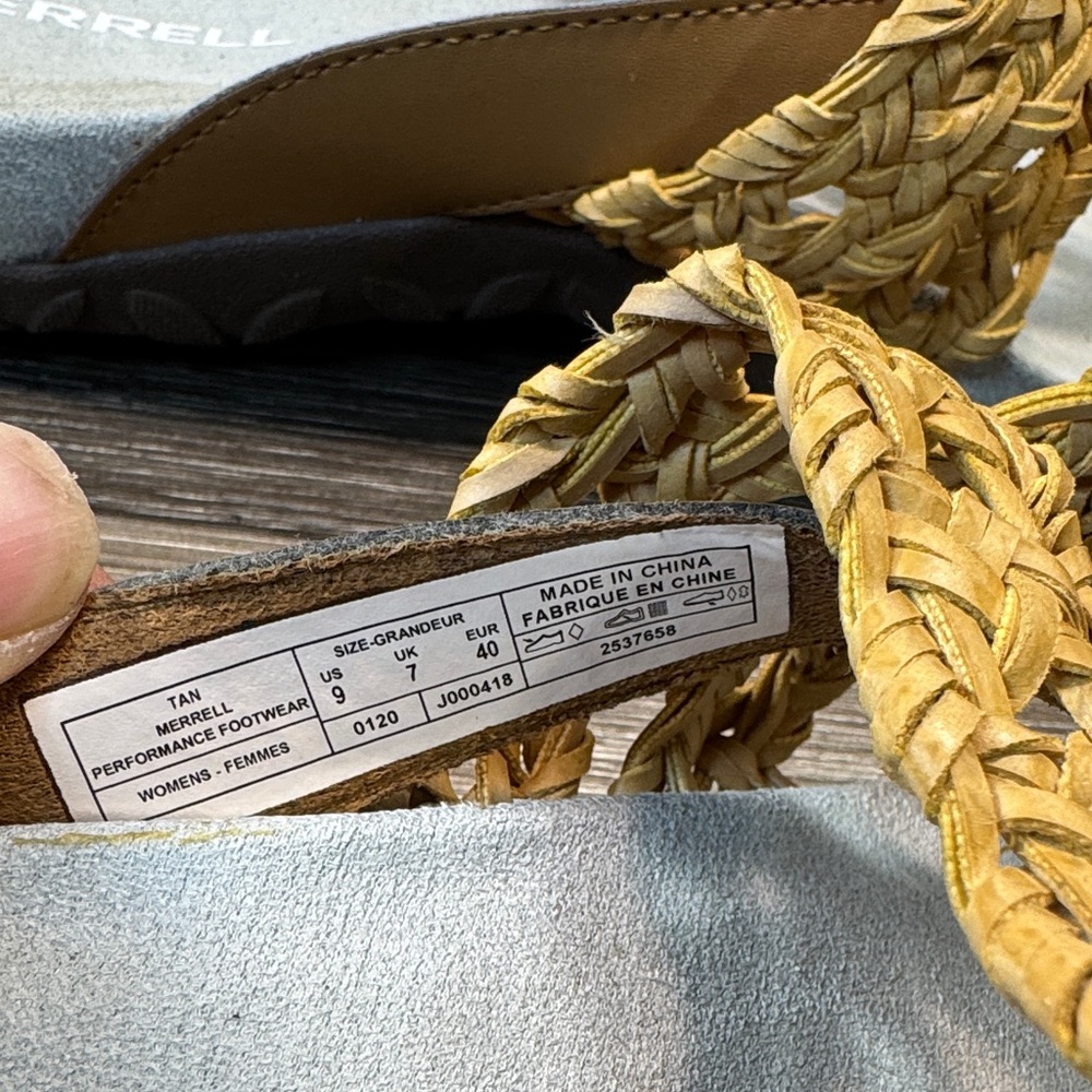 Merrell Women's Yellow and Tan Sandals size 9 (j65) - Picture 7 of 7